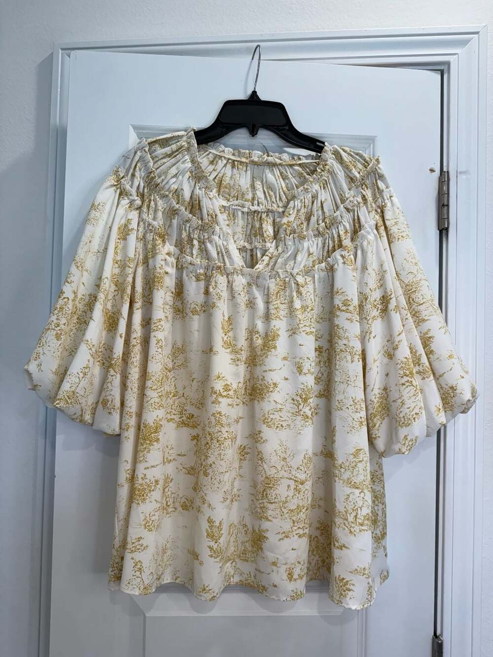 L Entro Toile Print Puff Sleeve Ruffled Blouse